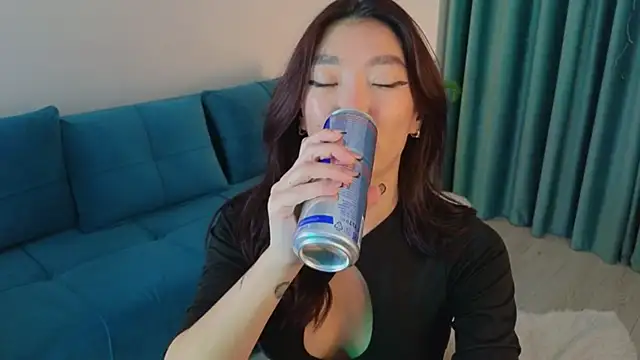 Snapshot of AudreyMell chatting on 10.16.25 AudreyMell online show from 10.16.25