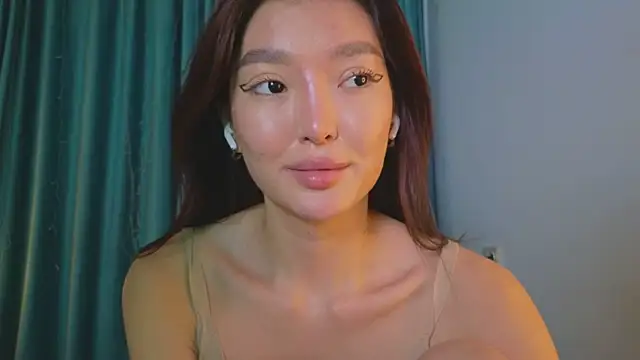 Snapshot of AudreyMell chatting on 10.28.25 AudreyMell online show from 10.28.25