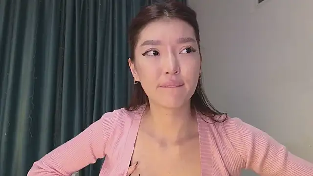 Snapshot of AudreyMell chatting on 12.01.25 AudreyMell online show from 12.01.25