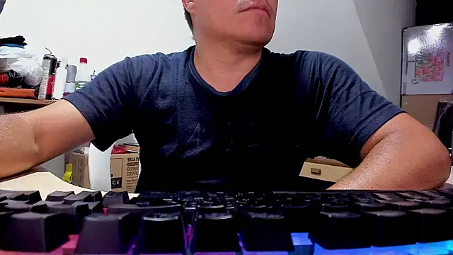 Snapshot of Jhonatan_Morales_S chatting on 10.18.25 Jhonatan Morales S online show from 10.18.25