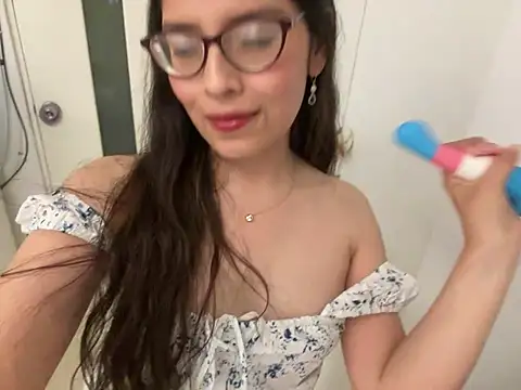 ForeverLola2024 online show from 01.01.25