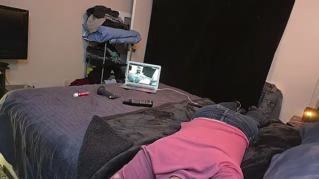 Snapshot of ChillzPnp chatting on 12.14.25 ChillzPnp online show from 12.14.25