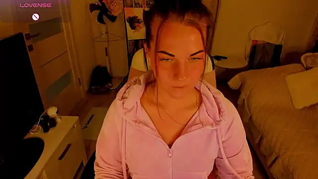 Snapshot of masha19981 chatting on 10.13.25 masha19981 online show from 10.13.25