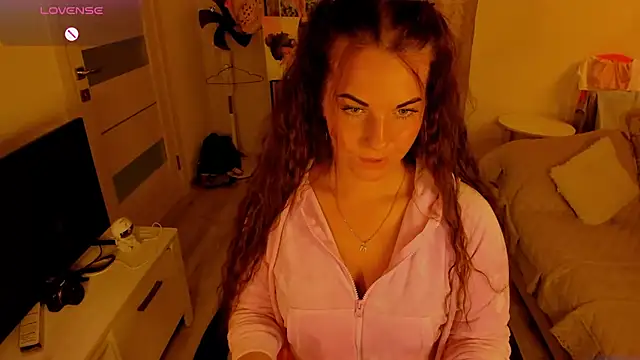 Snapshot of masha19981 chatting on 10.15.25 masha19981 online show from 10.15.25