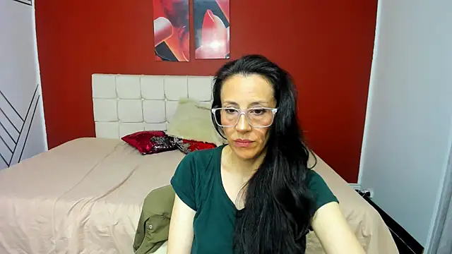 Abrillee1 online show from 01.17.25