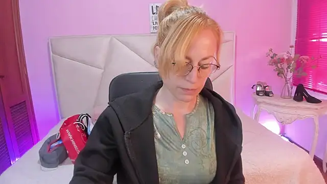 Snapshot of SammySanders chatting on 02.06.26 SammySanders online show from 02.06.26