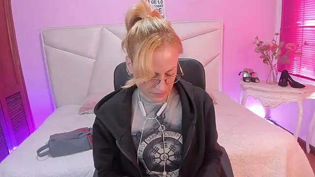 Snapshot of SammySanders chatting on 02.13.26 SammySanders online show from 02.13.26