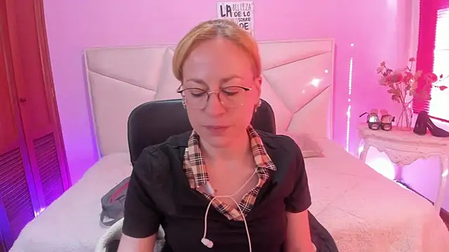 Snapshot of SammySanders chatting on 02.28.26 SammySanders online show from 02.28.26