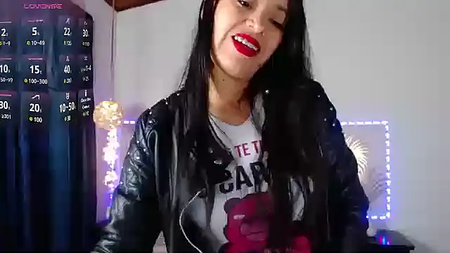 Snapshot of Julietacollins06 chatting on 01.13.25 Julietacollins06 online show from 01.13.25