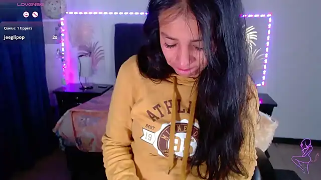 Snapshot of Julietacollins06 chatting on 02.11.25 Julietacollins06 online show from 02.11.25