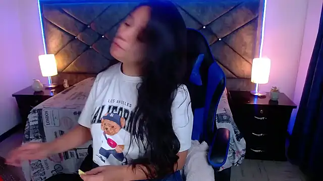 Snapshot of Julietacollins06 chatting on 12.02.25 Julietacollins06 online show from 12.02.25