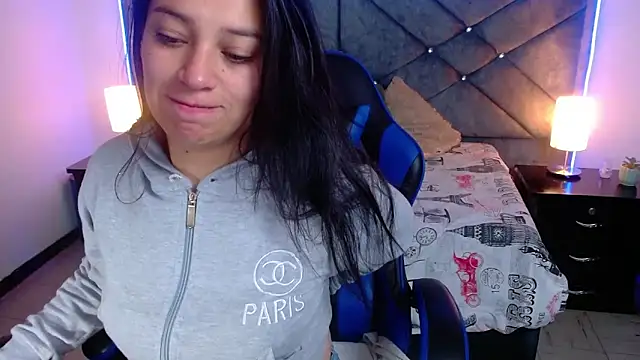 Snapshot of Julietacollins06 chatting on 12.04.25 Julietacollins06 online show from 12.04.25