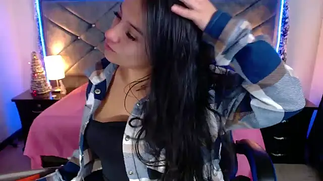 Snapshot of Julietacollins06 chatting on 12.22.25 Julietacollins06 online show from 12.22.25