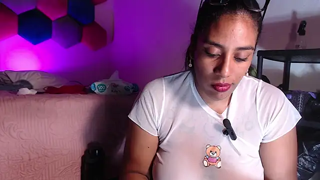 Snapshot of ViolethRammtein chatting on 10.22.25 ViolethRammtein online show from 10.22.25