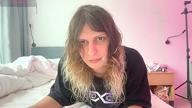 Alice Pinkhead online show from 10.20.25