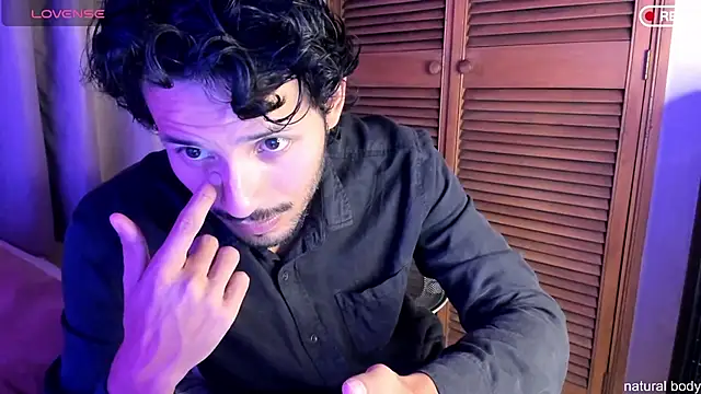 Nicholasrodrii online show from 10.18.25