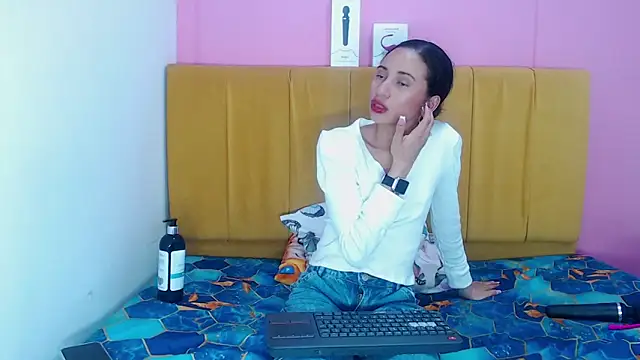 angelinabrookcm101 online show from 12.21.24