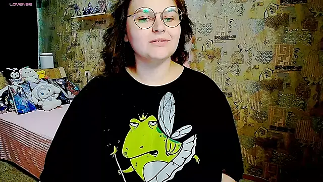 Snapshot of WhisperInTheDarkk chatting on 09.10.25 WhisperInTheDarkk online show from 09.10.25