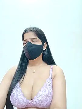 Snapshot of aaliya_bhattt chatting on 12.31.24 aaliya bhattt online show from 12.31.24