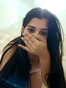 Snapshot of aaliya_bhattt chatting on 12.31.24 aaliya bhattt online show from 12.31.24