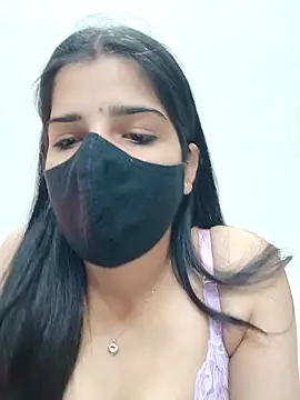 Snapshot of aaliya_bhattt chatting on 01.04.25 aaliya bhattt online show from 01.04.25