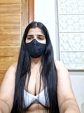 Snapshot of aaliya_bhattt chatting on 10.29.25 aaliya bhattt online show from 10.29.25