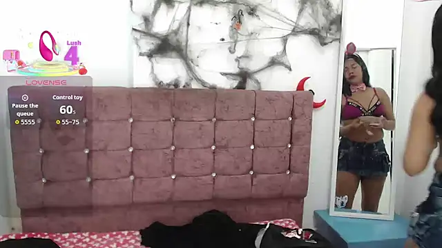 lily jamesx online show from 10.26.25