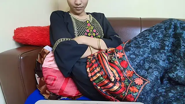 Srabontii online show from 12.04.25