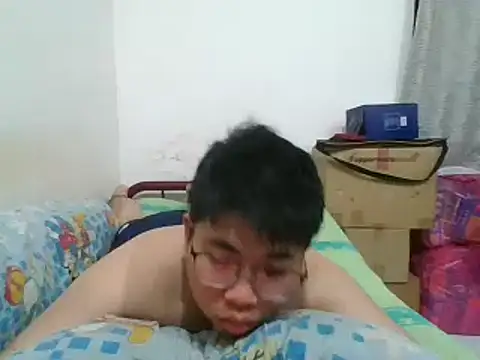 Snapshot of shyboymasturbation chatting on 03.17.25 shyboymasturbation online show from 03.17.25