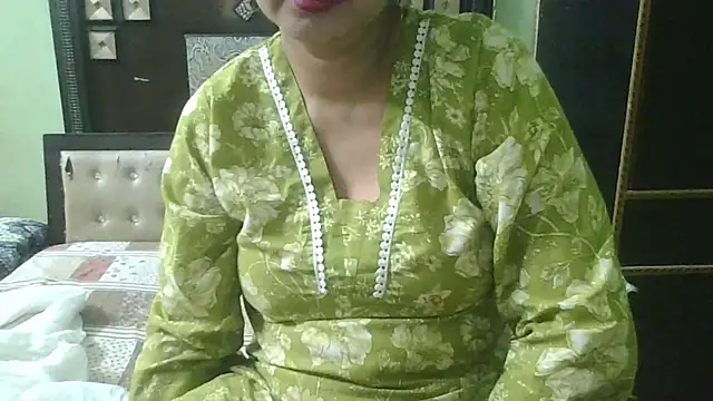 Snapshot of couplesuni chatting on 10.23.25 couplesuni online show from 10.23.25