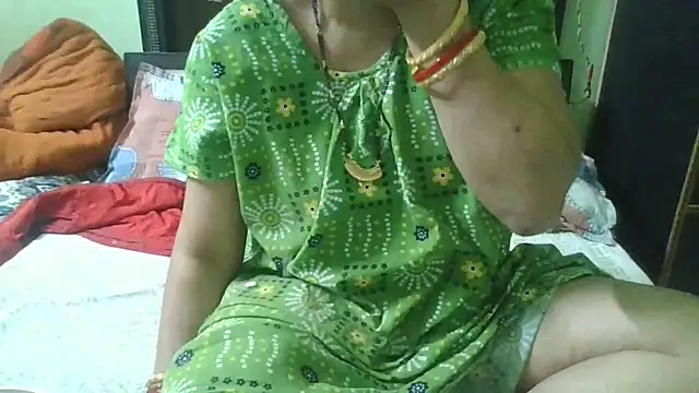 Snapshot of couplesuni chatting on 10.26.25 couplesuni online show from 10.26.25