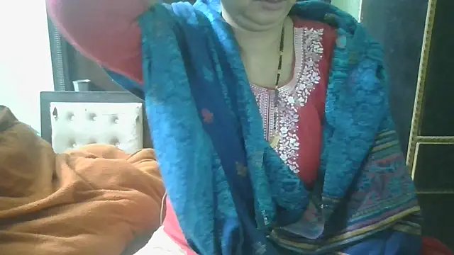 Snapshot of couplesuni chatting on 11.20.25 couplesuni online show from 11.20.25