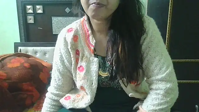 Snapshot of couplesuni chatting on 11.21.25 couplesuni online show from 11.21.25