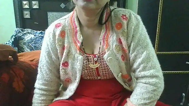 Snapshot of couplesuni chatting on 11.22.25 couplesuni online show from 11.22.25