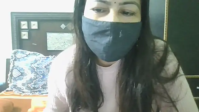 Snapshot of couplesuni chatting on 11.24.25 couplesuni online show from 11.24.25