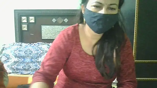 Snapshot of couplesuni chatting on 11.25.25 couplesuni online show from 11.25.25