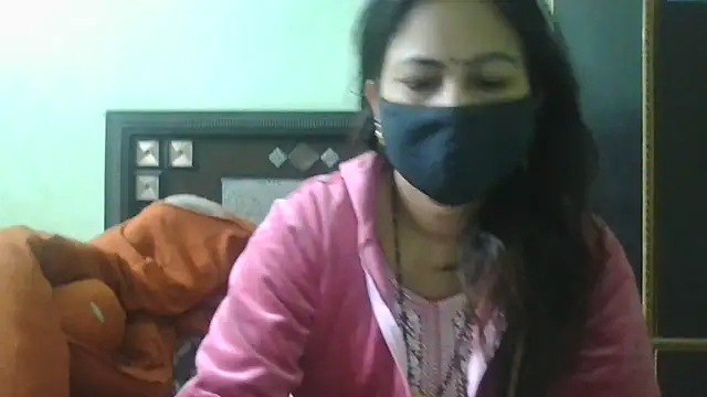 Snapshot of couplesuni chatting on 11.28.25 couplesuni online show from 11.28.25