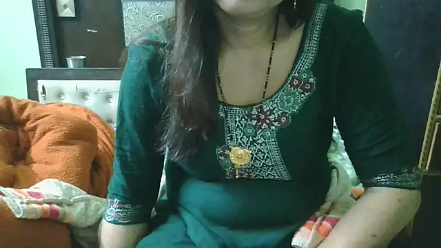 Snapshot of couplesuni chatting on 11.29.25 couplesuni online show from 11.29.25