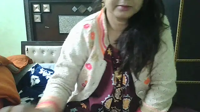 Snapshot of couplesuni chatting on 11.30.25 couplesuni online show from 11.30.25