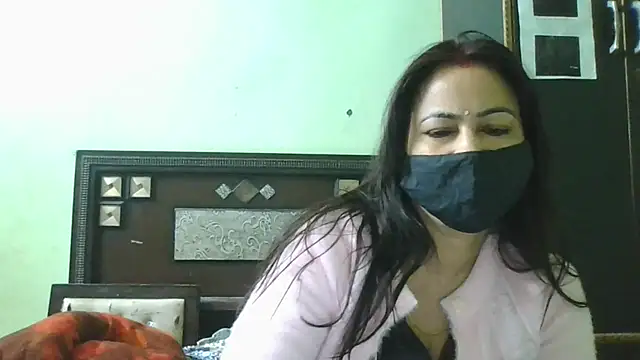 Snapshot of couplesuni chatting on 12.15.25 couplesuni online show from 12.15.25