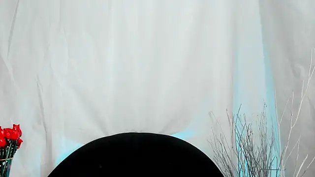 Snapshot of LukaCastillo chatting on 10.31.25 LukaCastillo online show from 10.31.25