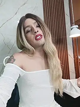 Snapshot of LukaCastillo chatting on 11.10.25 LukaCastillo online show from 11.10.25