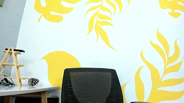 Snapshot of LukaCastillo chatting on 11.24.25 LukaCastillo online show from 11.24.25