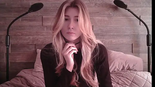 ErikaShyy online show from 02.26.25