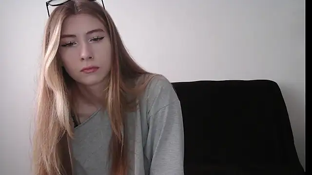 ErikaShyy online show from 09.19.25