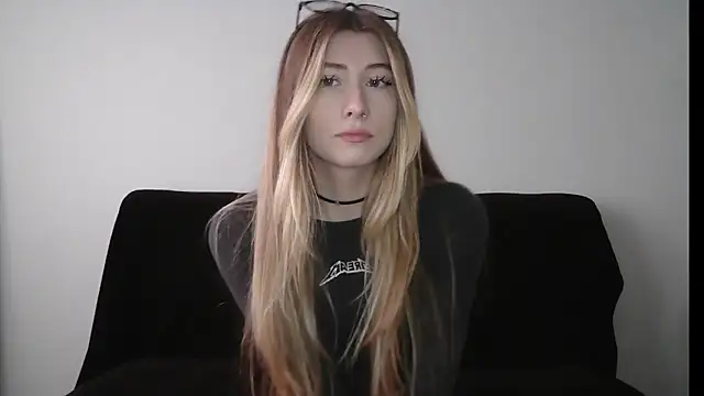 ErikaShyy online show from 10.02.25