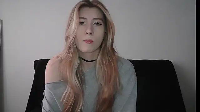 ErikaShyy online show from 10.29.25