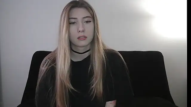 ErikaShyy online show from 12.17.25