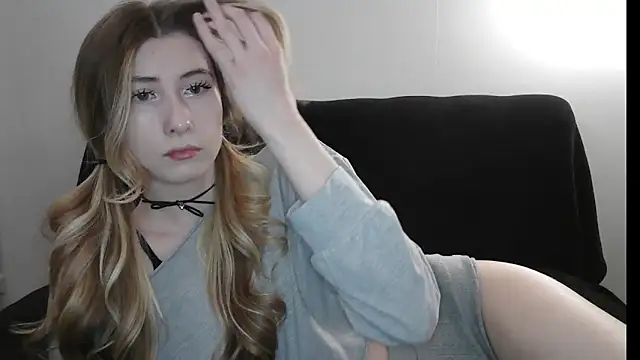 Snapshot of ErikaShyy chatting on 04.20.26 ErikaShyy online show from 04.20.26