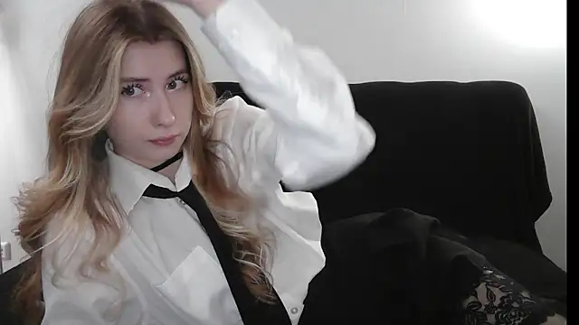 Snapshot of ErikaShyy chatting on 04.23.26 ErikaShyy online show from 04.23.26